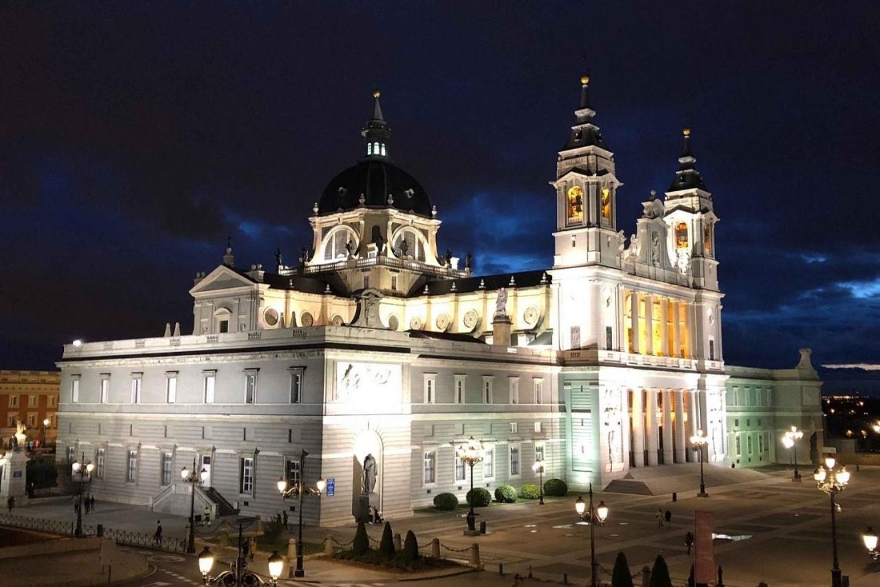Parsa Booking Madrid Exterior photo